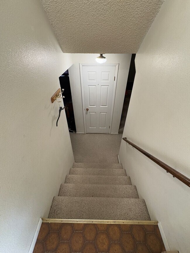 Foto del edificio - 2 Bed 2 bath off Durston Rd