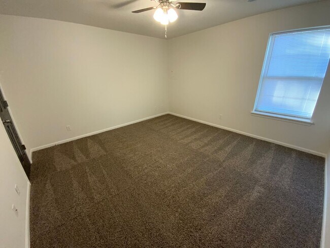 Foto del edificio - 3569-3571 Prescott Dr