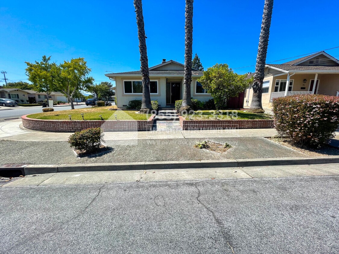Primary Photo - 798 Londonderry Dr