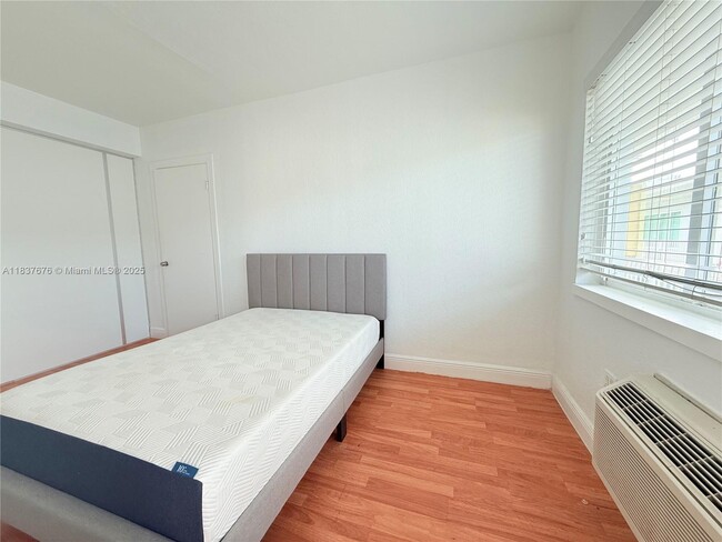 Foto del edificio - 7315 Carlyle Ave