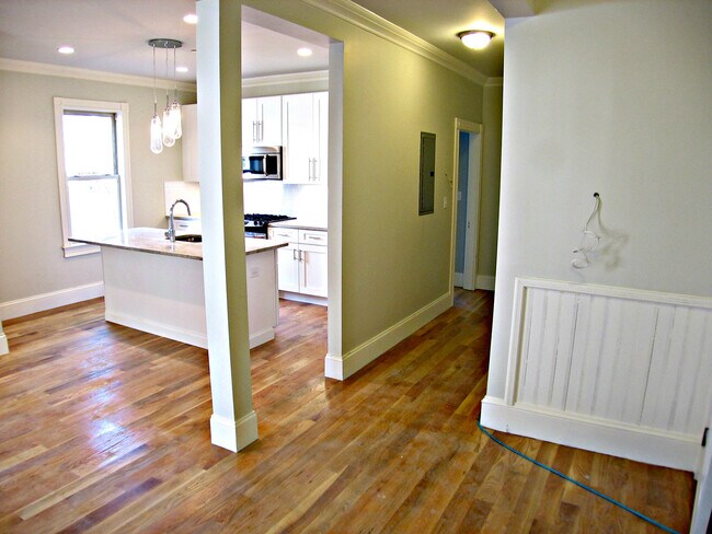 Building Photo - 14 Armstrong St