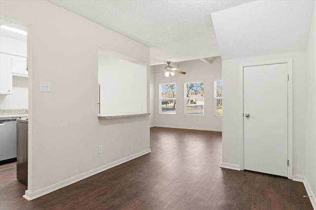 Foto del edificio - 1200 Tyra Ln