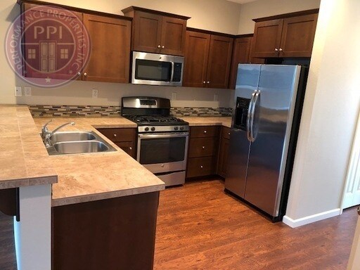 Foto del edificio - Orenco Station - Beautiful 4 Bedroom Gem! ...