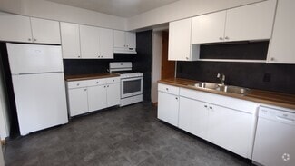 Building Photo - 1644 7th St E