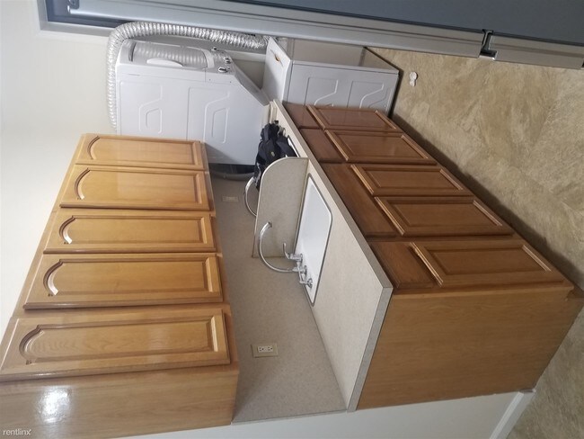 Building Photo - 1 br, 1 bath Apartment - 854 Driggs Ave