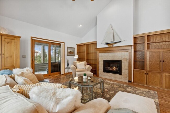 Foto del edificio - 3 bedroom, 2.5 bath townhome, close to Whitefish Lake State Park and the Golf Course