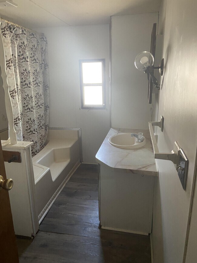 Foto del edificio - 107 Langford Dr