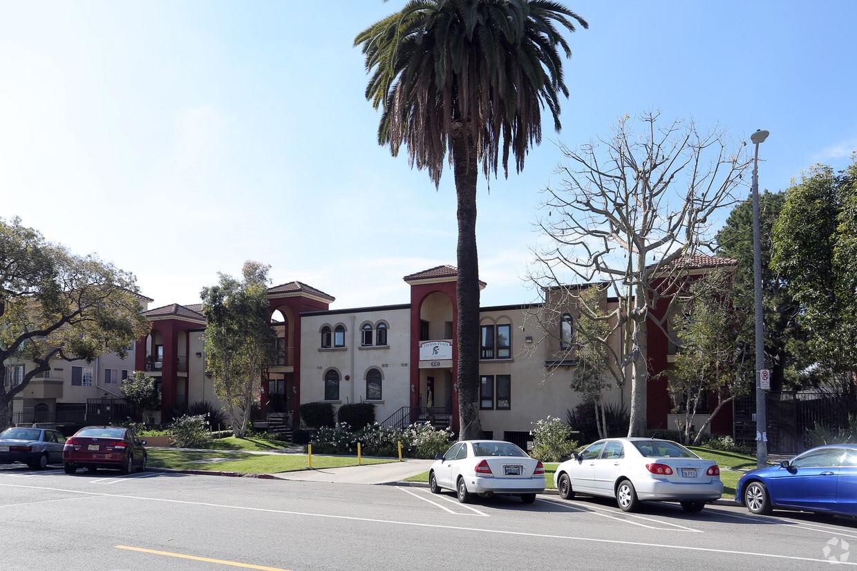 Trojan Plaza Apartments in Los Angeles, CA