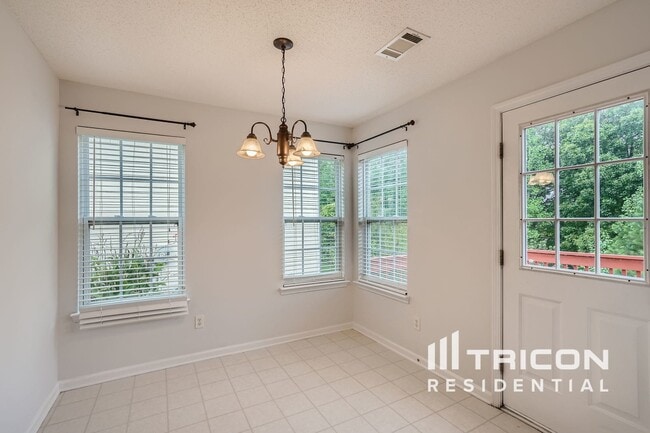 Foto del edificio - 5519 Village Ridge