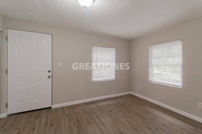 Foto del edificio - 2181 Floyd Bradford Rd