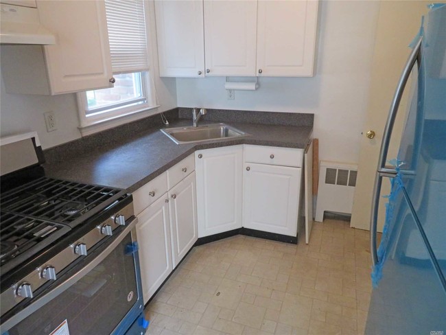 Building Photo - 62 Hillview Ave