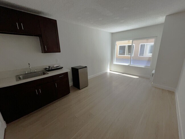 Foto del edificio - 535 S Catalina St