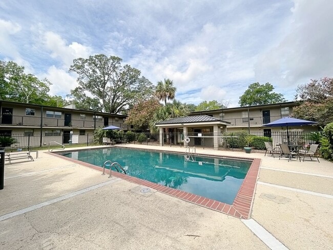 Building Photo - Cozy Gated 1BR Condo with Pool & Perks – Coming Soon