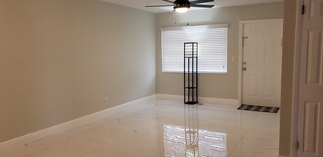 Foto del edificio - 5892 17th NE Rd