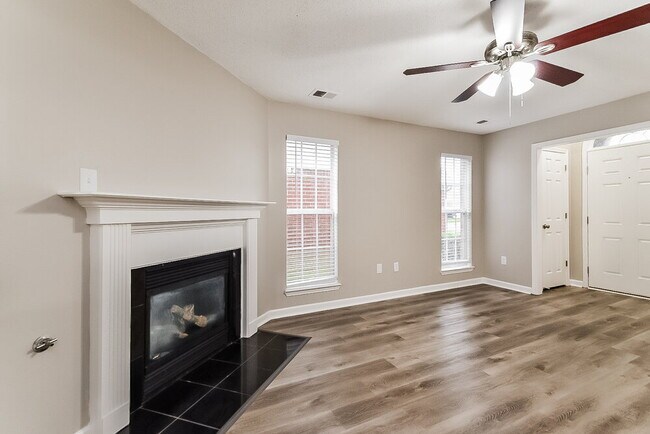 Foto del edificio - 1607 Central Trails Dr