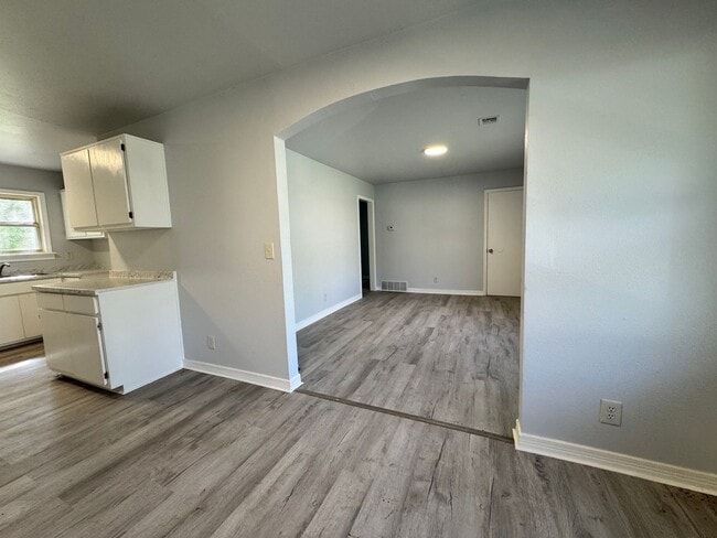 Building Photo - Newly Updated 4 Bedroom Home by Gibbs Shop...
