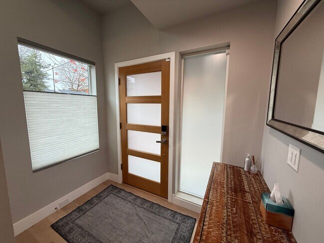 Foto del edificio - Immaculate 3Bd/ 3.5Ba Modern 3 Level Home ...