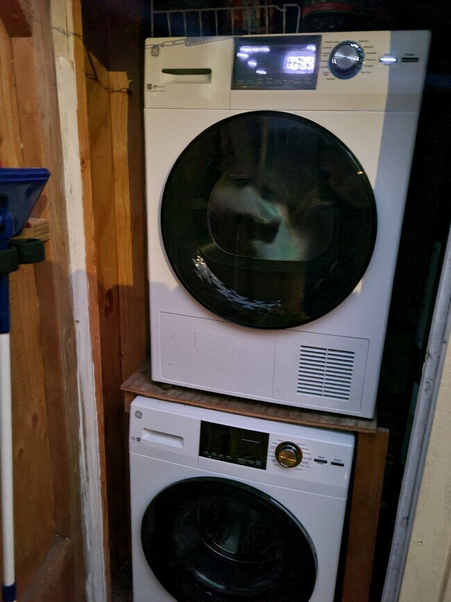 new washer dryer - 2042 Kahekili Hwy