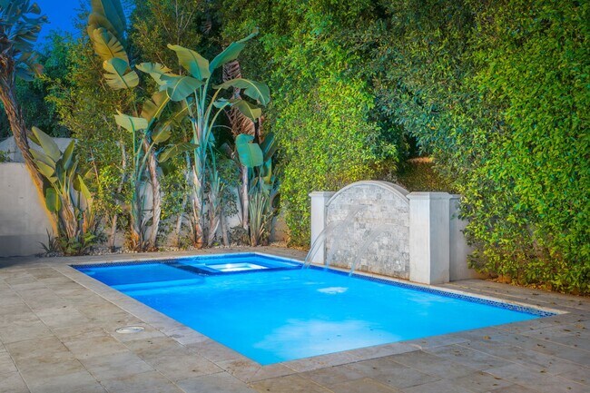 Foto del edificio - Beverly Hills Luxury Villa with Resort-Style Pool & Spa