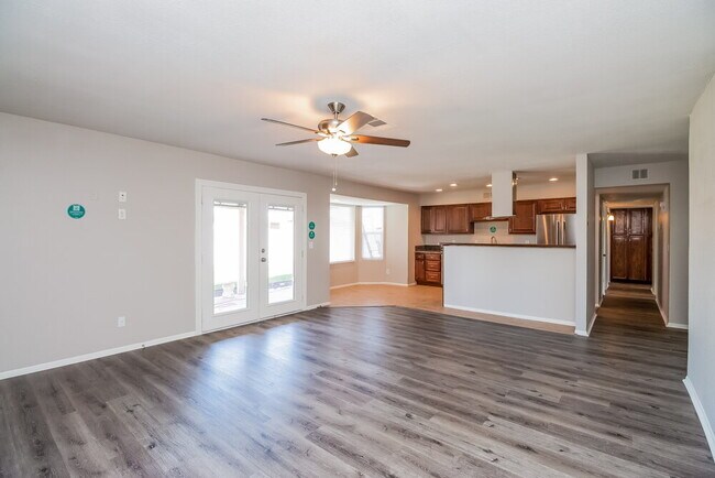 Building Photo - 736 W El Prado Rd