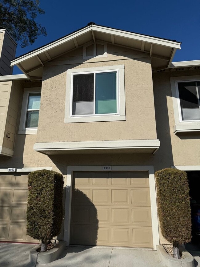 Foto del edificio - Charming 2BD/2BA Condo Home in Desirable Ardenwood Fremont!