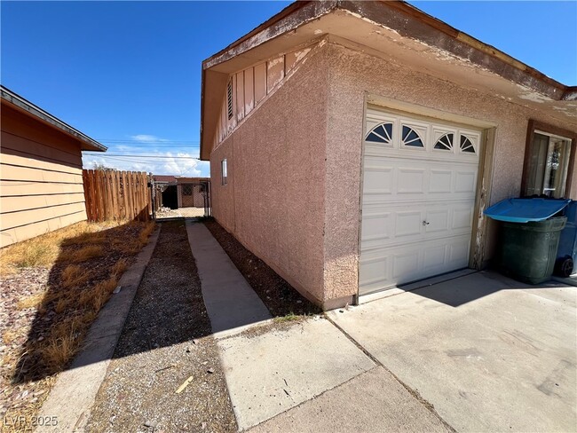 Building Photo - 801 Carpenter Dr