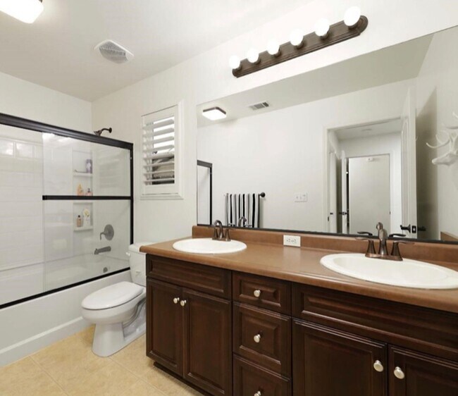 Foto del edificio - Incredible Rental In the SW! 3bd +2ba with RV parking $2,600 Rent