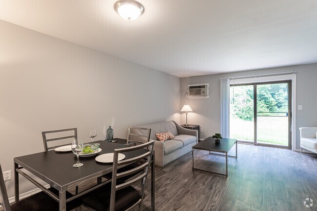 Área de comedor - 100 Memorial Drive