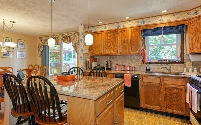 Building Photo - 6 Fairfax St