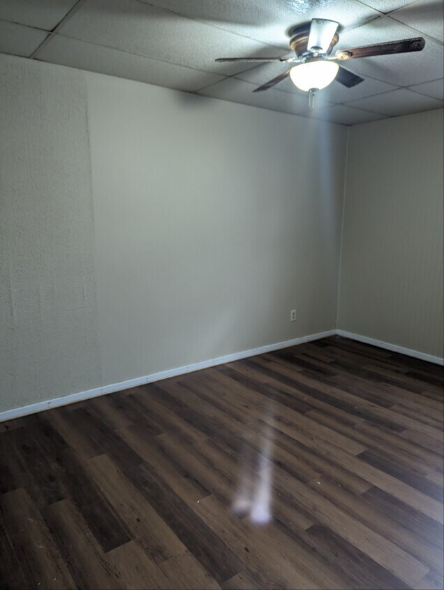 Bed Room 1 - 100 S Farragut St