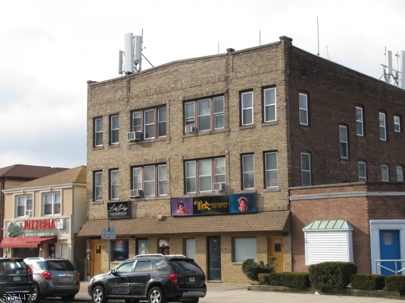 Primary Photo - 549 Washington Ave