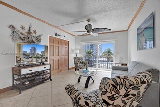 Building Photo - 400 N Riverside Dr