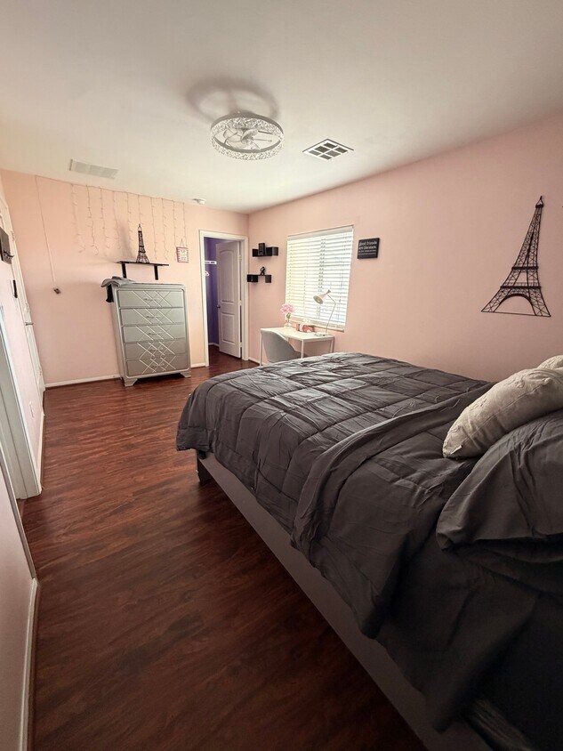 Foto del edificio - 6619 Ditmars St