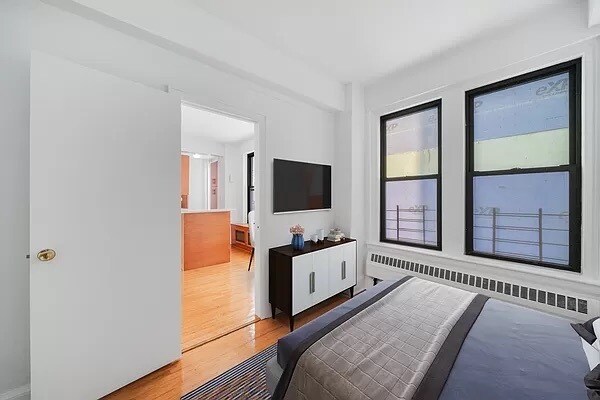Foto del edificio - 21 E 10th St