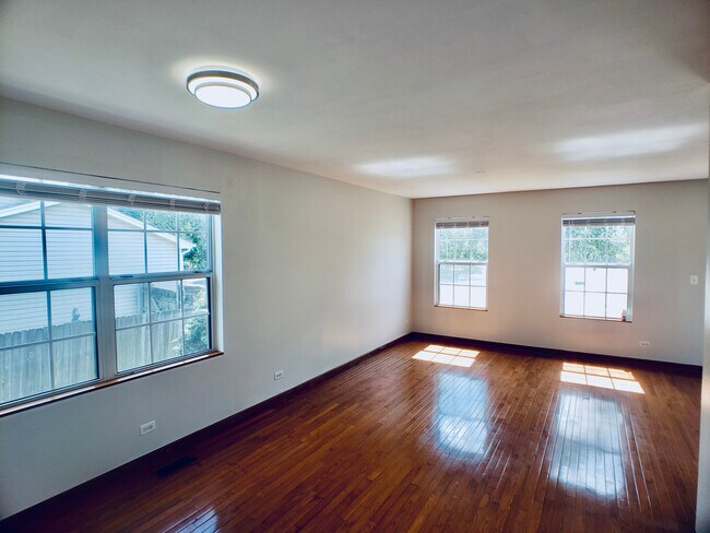 Building Photo - 220 Braemar Glen