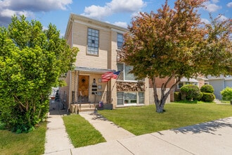 Building Photo - 5311 N Northwest Hwy