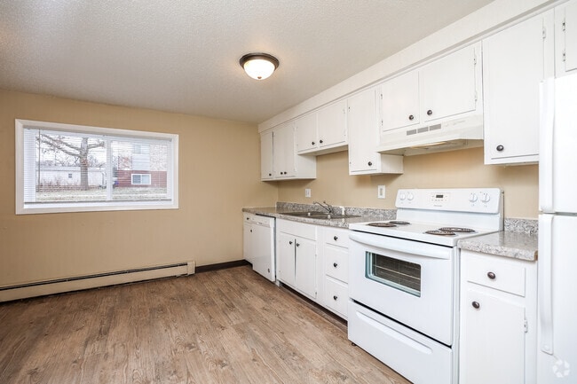 2BR, 1.5BA - 857 SF - The Malory Apartments