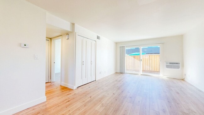 Foto del edificio - Sonoma Park Apartments Presents Newly Remodeled 2BR/1BA