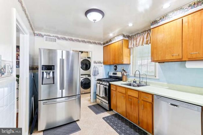 Photo - 9959 Ferndale St House