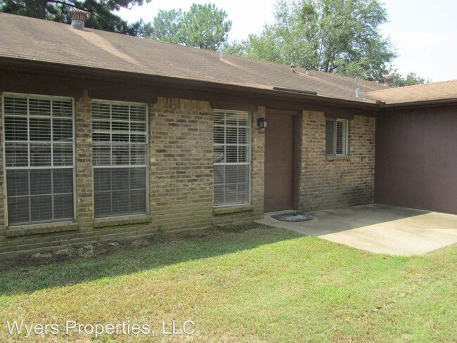 Building Photo - 2108 Oak Hollow St