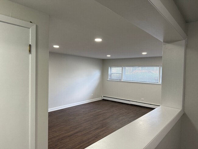 Photo - 9533 Schiller Blvd Apartment