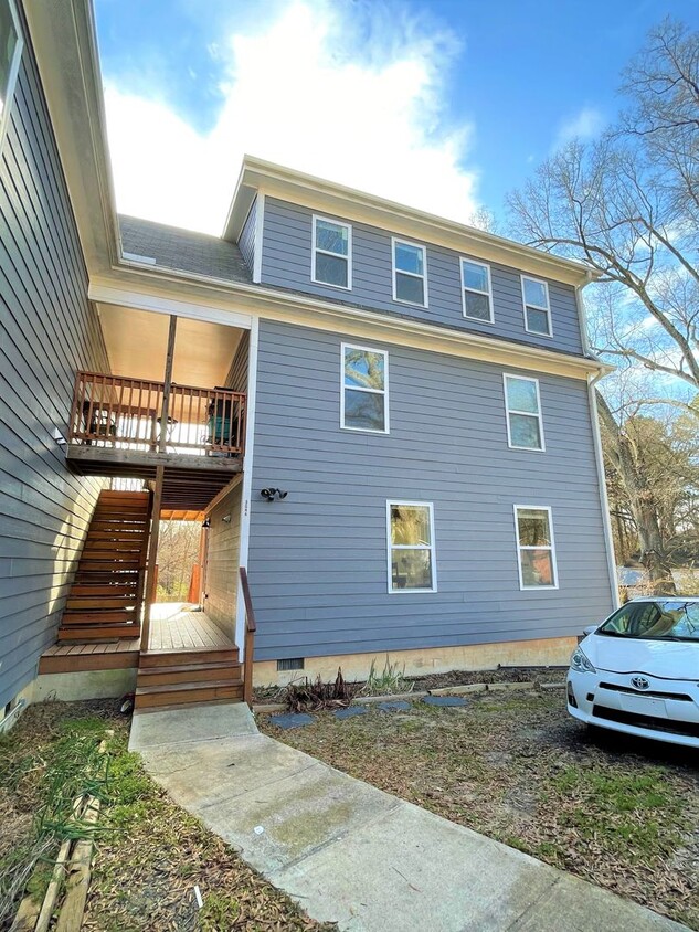 Primary Photo - Large, updated 5 BR 2.5 BA in Carrboro, cl...