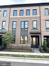 Building Photo - 20265 Oak Bluff Dr
