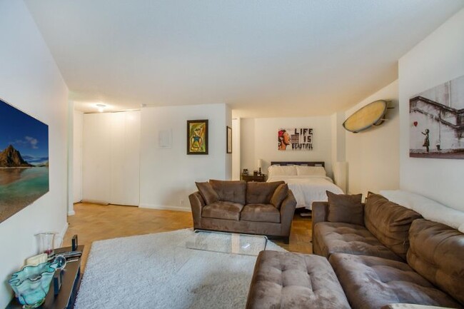 Foto del edificio - 415 E 37th St