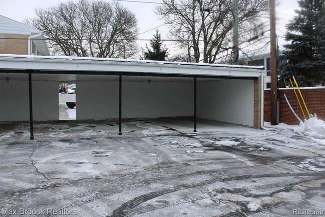 Foto del edificio - 150 Bird Ave