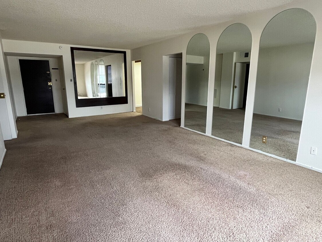 Foto principal - 2 Bed, 2 Bath Condo Near UNLV