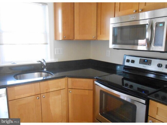 Foto del edificio - 2349 Woodland Rd