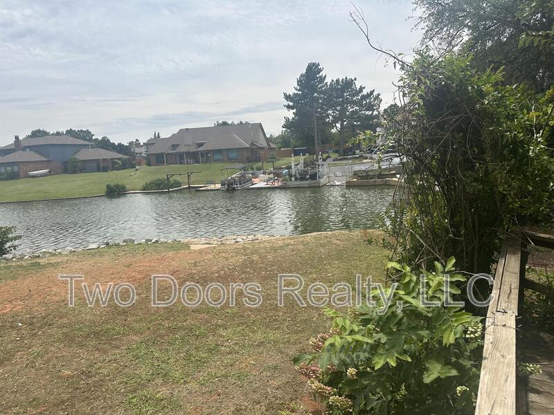 Foto principal - 6452 W Hefner Rd