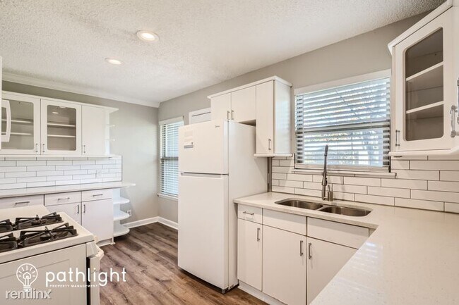 Building Photo - 3 br, 1 bath House - 10630 Newcombe Drive ...