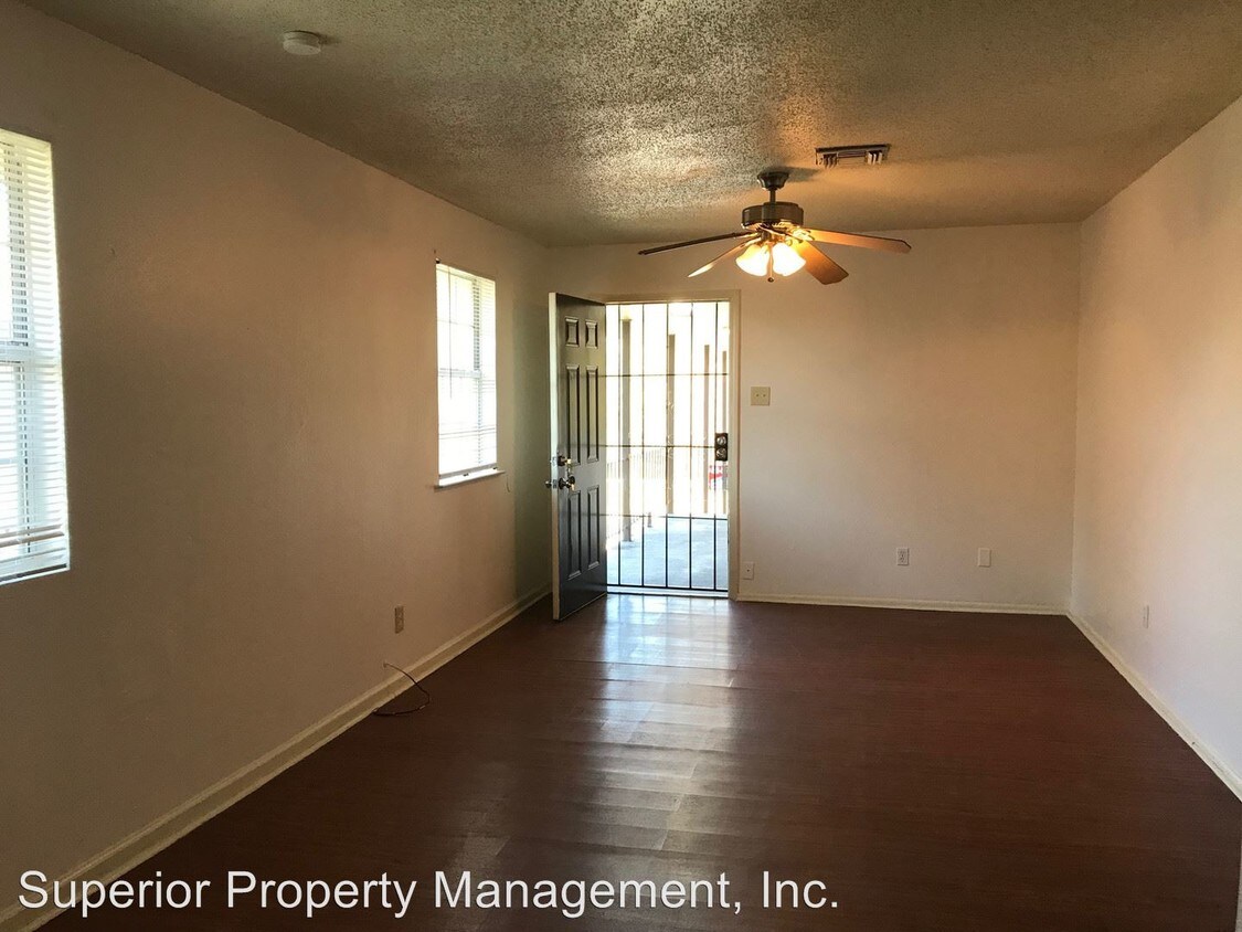 Primary Photo - 15520-15526 Dwyer Blvd